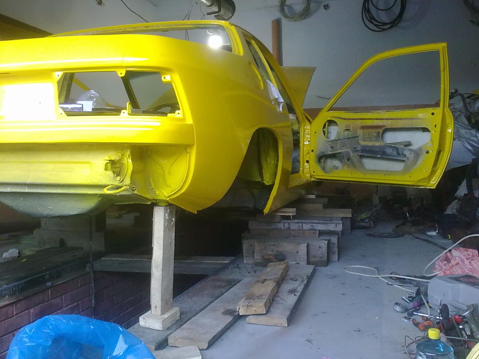 небольшой марафет в салоне и проклейка вибропласта и шумки.