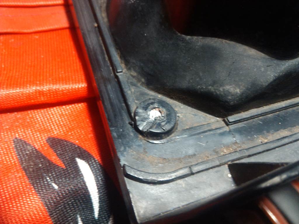 С этим все сталкивались, расковыриваем, извлекаем