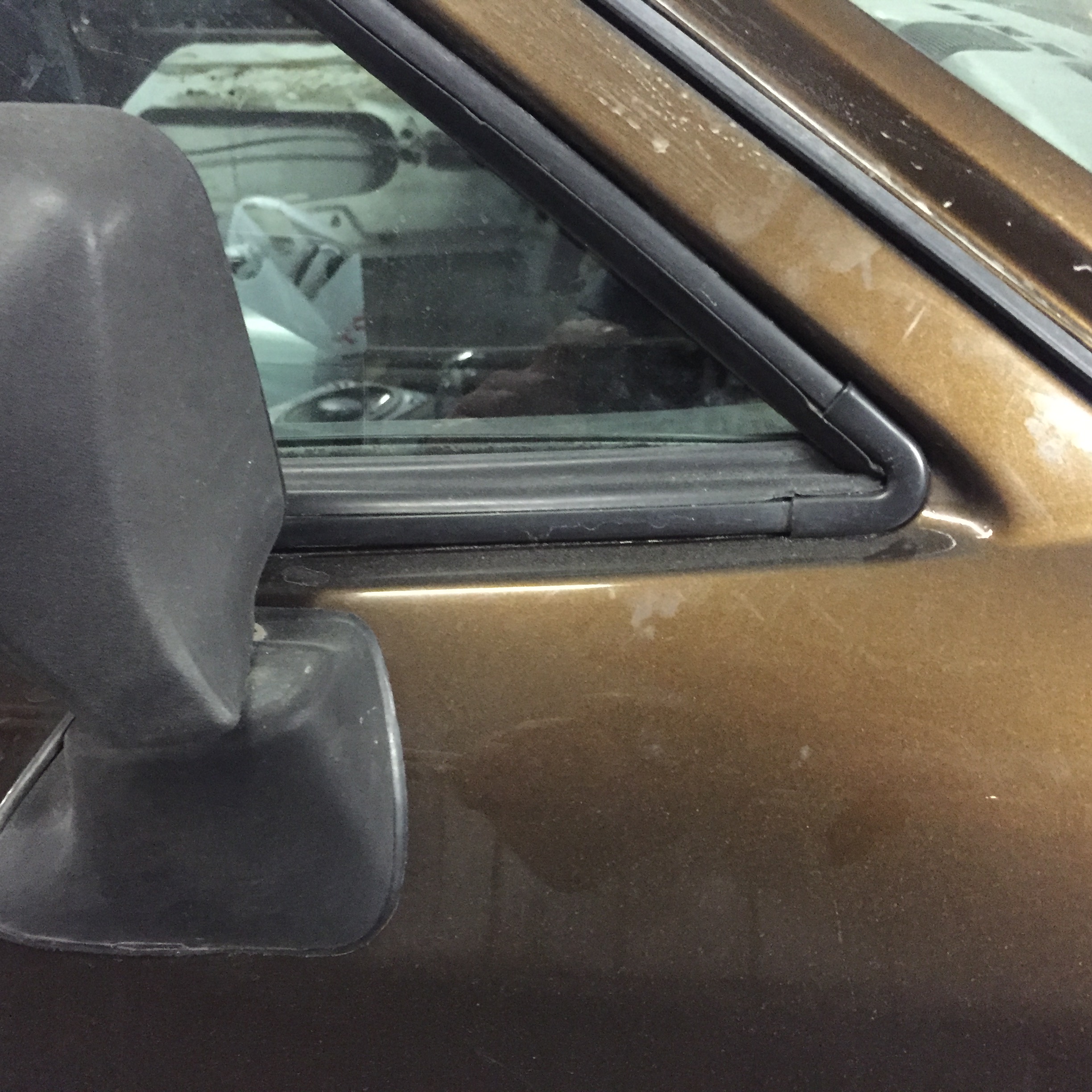 Вот такой уголок водительской двери  интересует